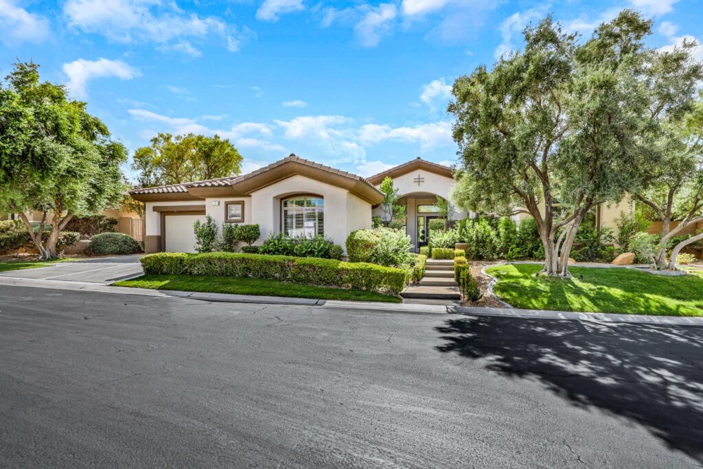 3 Isleworth Dr staged by The House of Vegas, photo 2