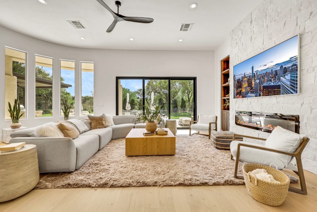 3 Isleworth Dr — staged by The House of Vegas